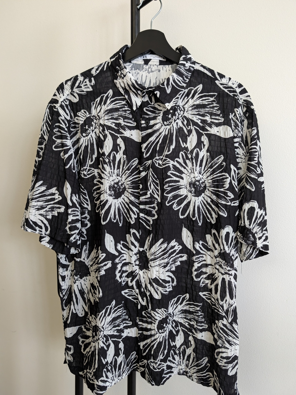 Zara Men's - Black & White Floral Short-Sleeve Shirt